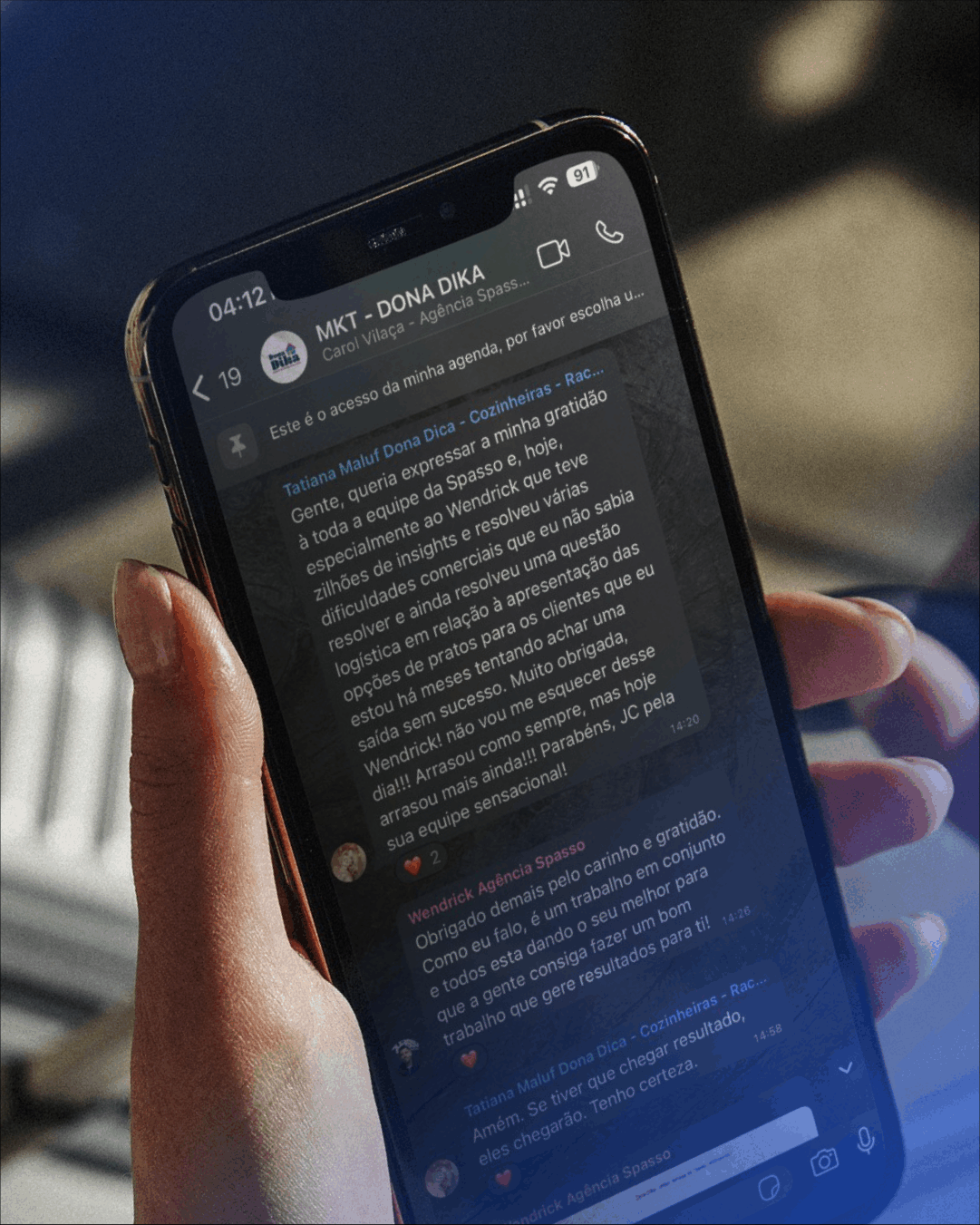 Conversa no WhatsApp com depoimento da cliente Dona Dika, expressando gratidão à Agência Spasso e a Wendrick por orientações estratégicas que organizaram seus planos de serviços e melhoraram a apresentação para os clientes.