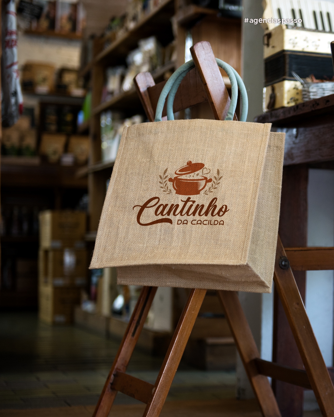 Quando uma marca nasce de uma história: o branding por trás do Cantinho da Cacilda